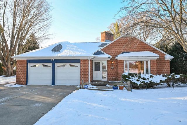 2853 N Colonial DRIVE, Milwaukee, WI 53222