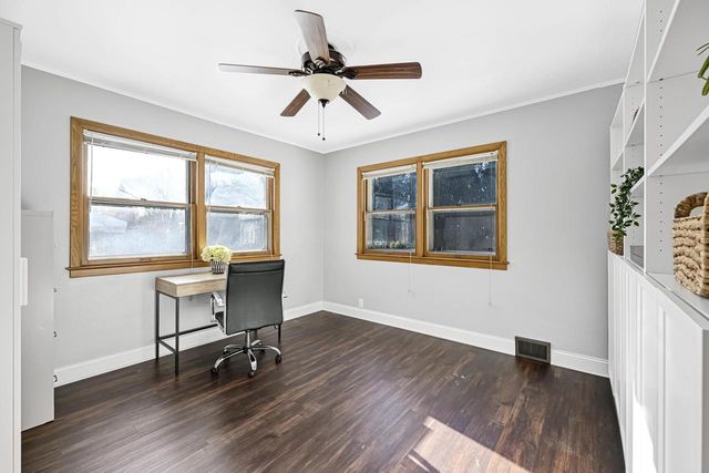 2853 N Colonial DRIVE, Milwaukee, WI 53222