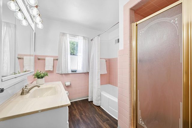 2853 N Colonial DRIVE, Milwaukee, WI 53222