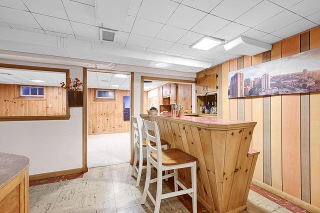 2853 N Colonial DRIVE, Milwaukee, WI 53222