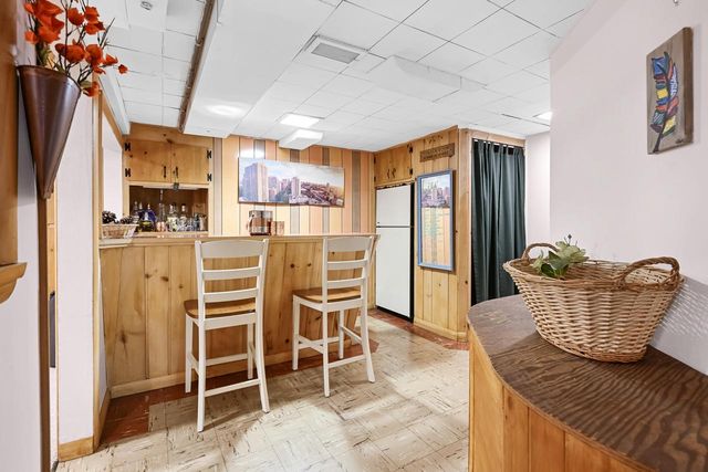 2853 N Colonial DRIVE, Milwaukee, WI 53222