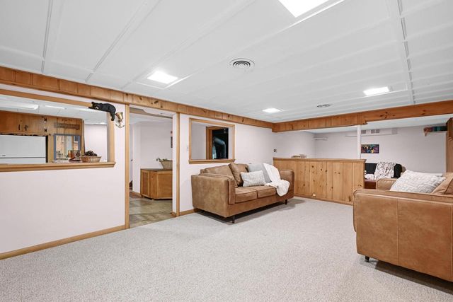 2853 N Colonial DRIVE, Milwaukee, WI 53222