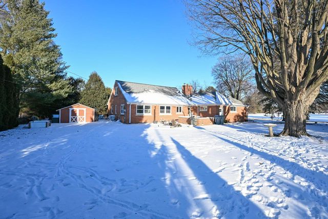 2853 N Colonial DRIVE, Milwaukee, WI 53222