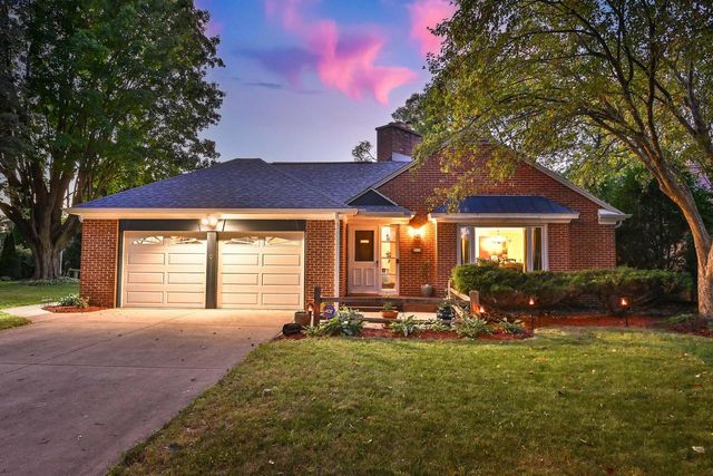 2853 N Colonial DRIVE, Milwaukee, WI 53222