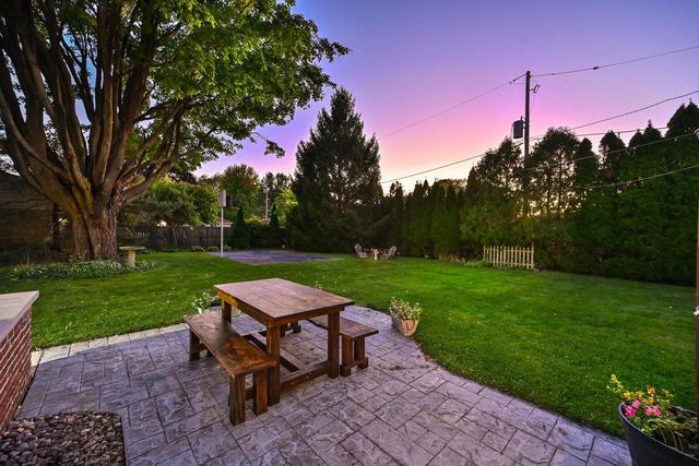 2853 N Colonial DRIVE, Milwaukee, WI 53222