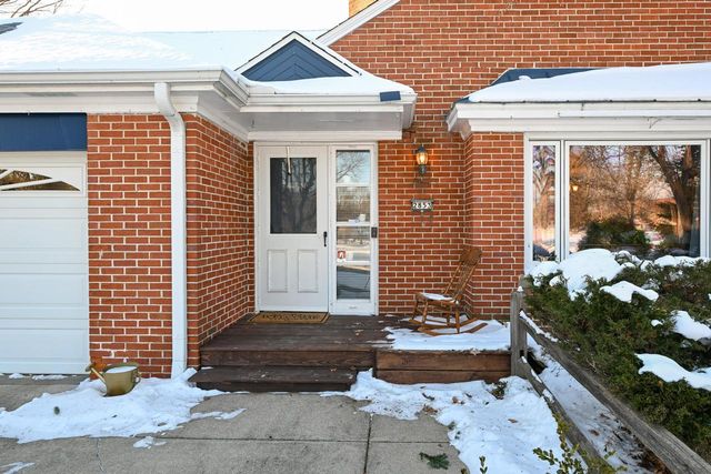 2853 N Colonial DRIVE, Milwaukee, WI 53222