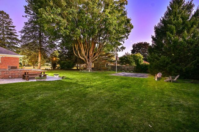 2853 N Colonial DRIVE, Milwaukee, WI 53222