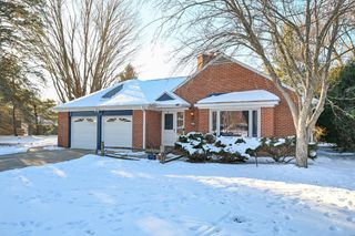 2853 N Colonial DRIVE, Milwaukee, WI 53222