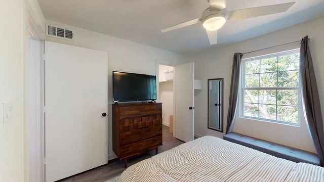 321 E 8th Street 104, Dallas, TX 75203