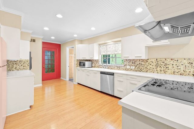 825 Myrta St, Kerrville, TX 78028