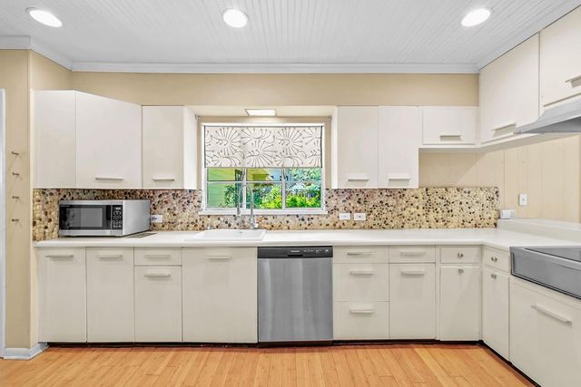 825 Myrta St, Kerrville, TX 78028