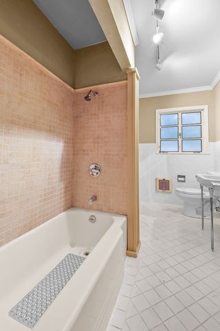 825 Myrta St, Kerrville, TX 78028