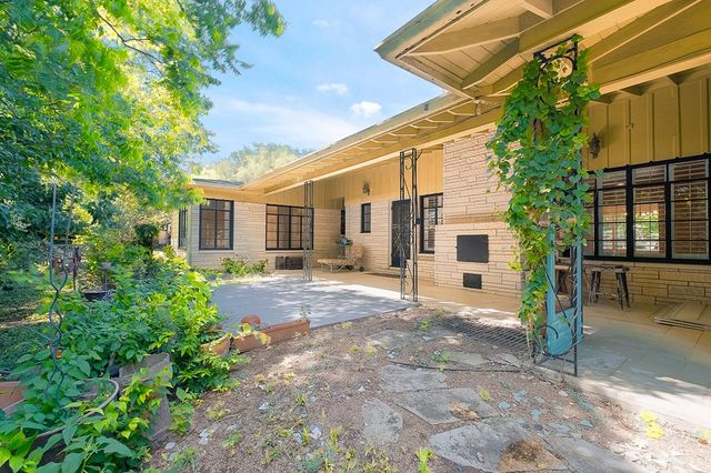 825 Myrta St, Kerrville, TX 78028