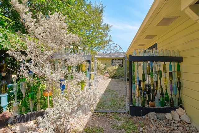 825 Myrta St, Kerrville, TX 78028