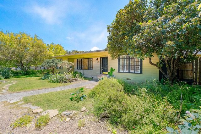 825 Myrta St, Kerrville, TX 78028