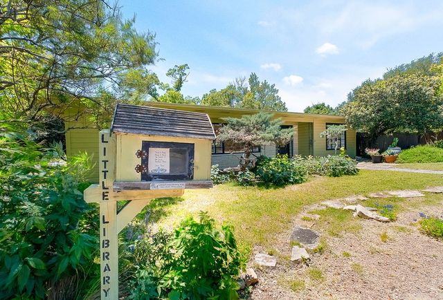 825 Myrta St, Kerrville, TX 78028
