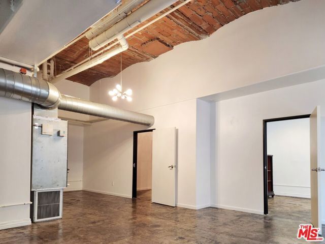 215 W 7th Street 201, Los Angeles, CA 90014