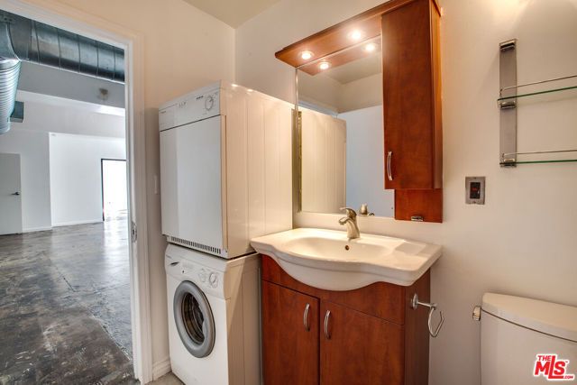 215 W 7th Street 201, Los Angeles, CA 90014