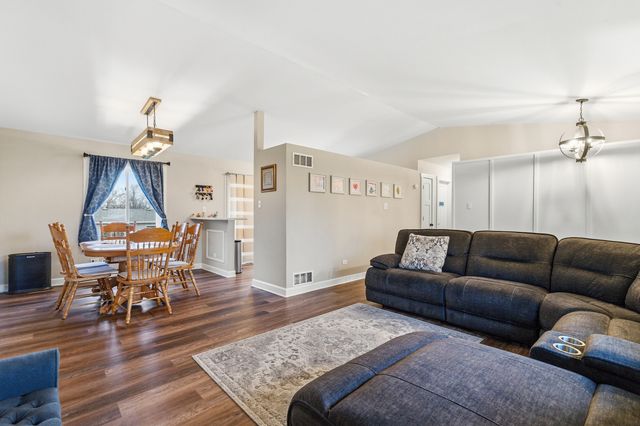 7654 W Moorefield Drive, Frankfort, IL 60423