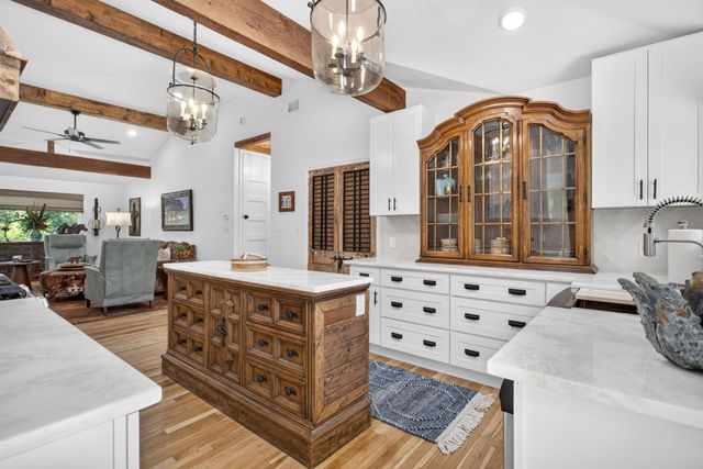 515 W Couts Street, Weatherford, TX 76086