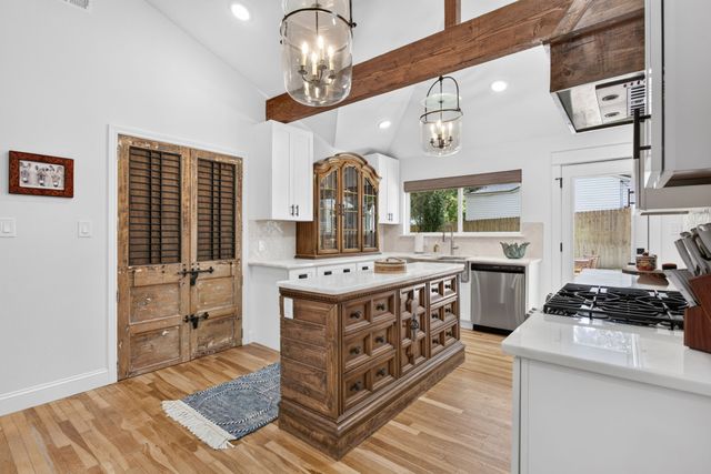 515 W Couts Street, Weatherford, TX 76086
