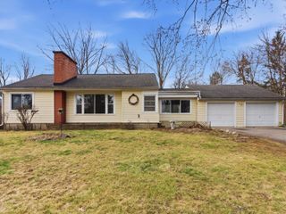 404 Upland Avenue, Pontiac City, MI 48340