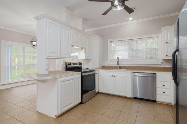 45 Robert E Lee, Hattiesburg, MS 39401