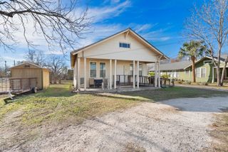 917 Trinity ST, Lockhart, TX 78644