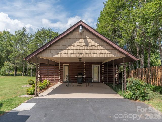169 N Serpentine Avenue, Hot Springs, NC 28743