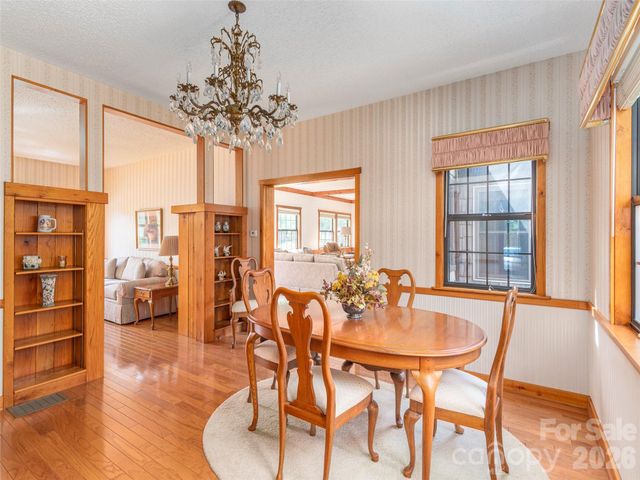 169 N Serpentine Avenue, Hot Springs, NC 28743