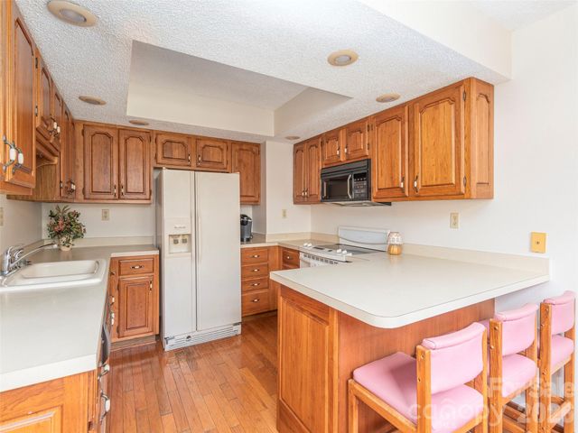 169 N Serpentine Avenue, Hot Springs, NC 28743