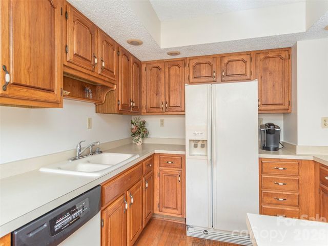 169 N Serpentine Avenue, Hot Springs, NC 28743