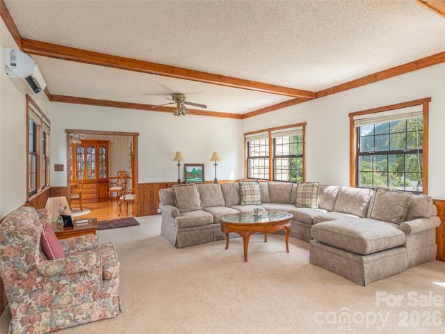 169 N Serpentine Avenue, Hot Springs, NC 28743