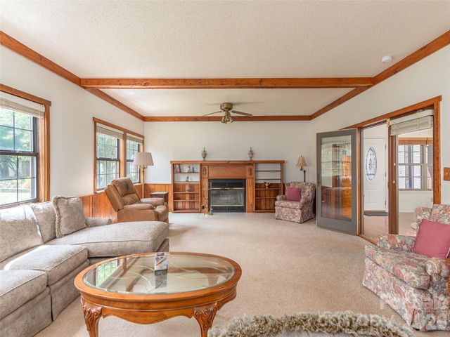 169 N Serpentine Avenue, Hot Springs, NC 28743