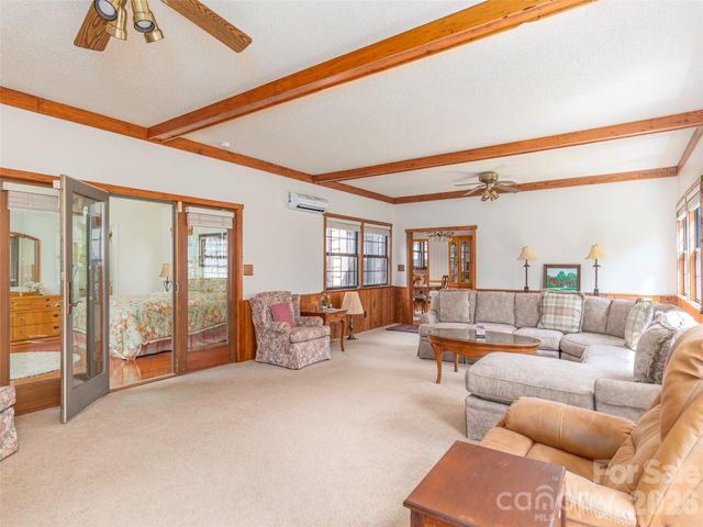 169 N Serpentine Avenue, Hot Springs, NC 28743