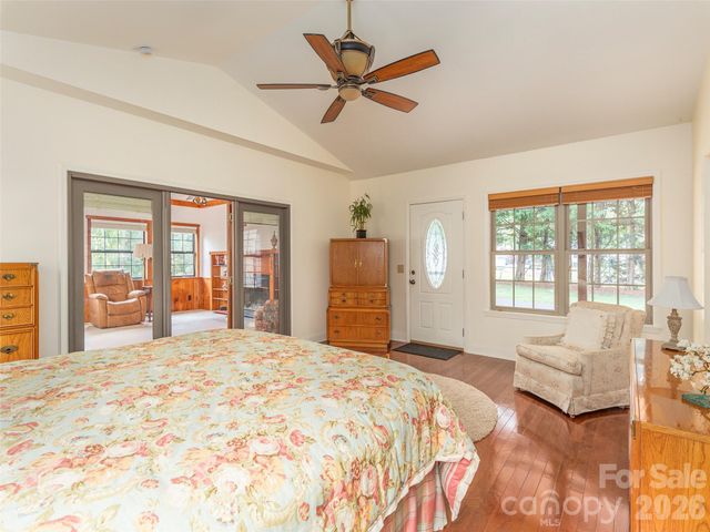 169 N Serpentine Avenue, Hot Springs, NC 28743