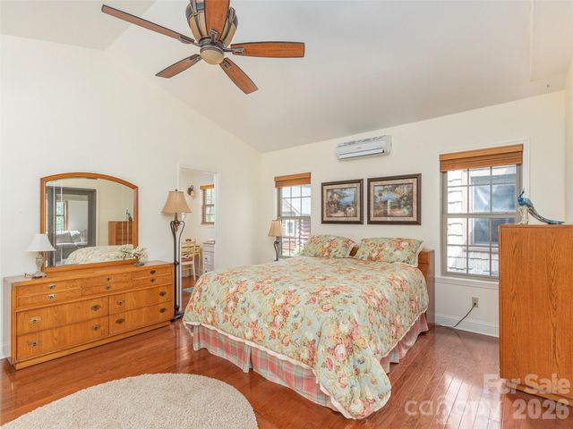 169 N Serpentine Avenue, Hot Springs, NC 28743