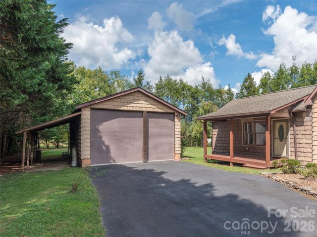 169 N Serpentine Avenue, Hot Springs, NC 28743