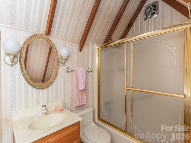 169 N Serpentine Avenue, Hot Springs, NC 28743