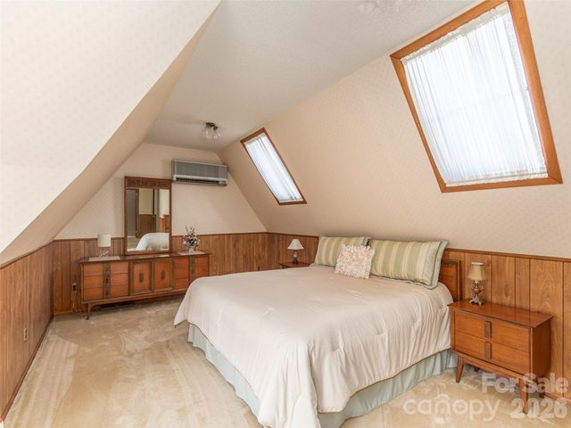 169 N Serpentine Avenue, Hot Springs, NC 28743