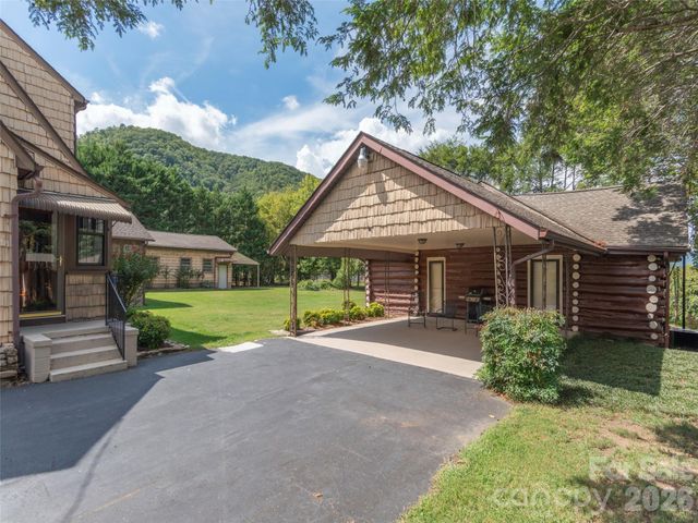 169 N Serpentine Avenue, Hot Springs, NC 28743