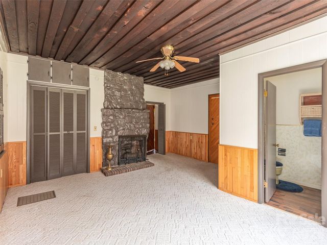 169 N Serpentine Avenue, Hot Springs, NC 28743