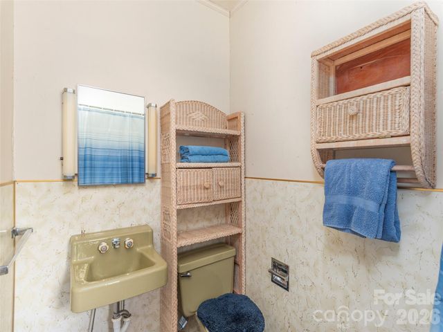 169 N Serpentine Avenue, Hot Springs, NC 28743