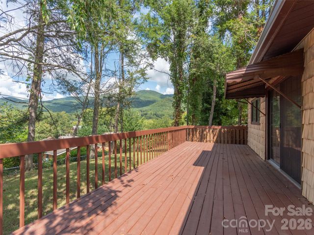 169 N Serpentine Avenue, Hot Springs, NC 28743
