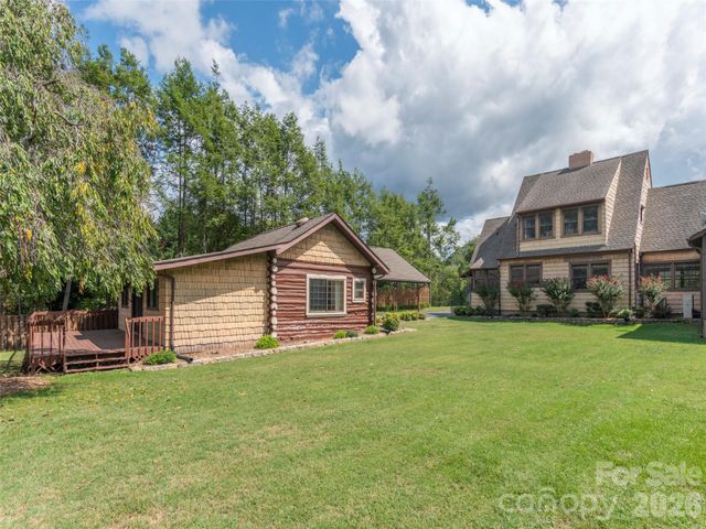 169 N Serpentine Avenue, Hot Springs, NC 28743