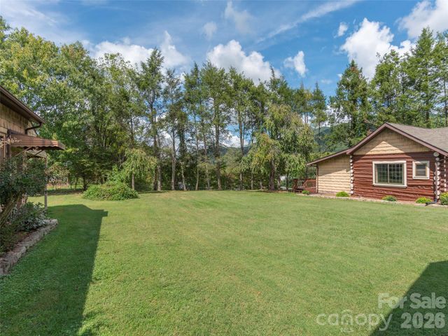 169 N Serpentine Avenue, Hot Springs, NC 28743