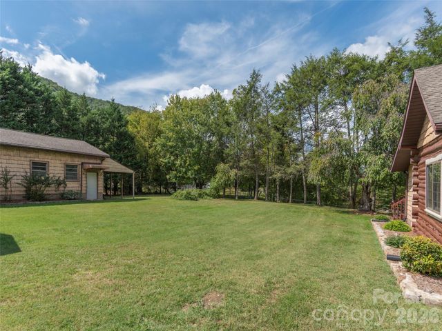 169 N Serpentine Avenue, Hot Springs, NC 28743