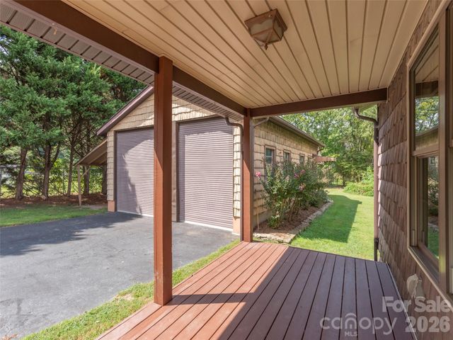 169 N Serpentine Avenue, Hot Springs, NC 28743