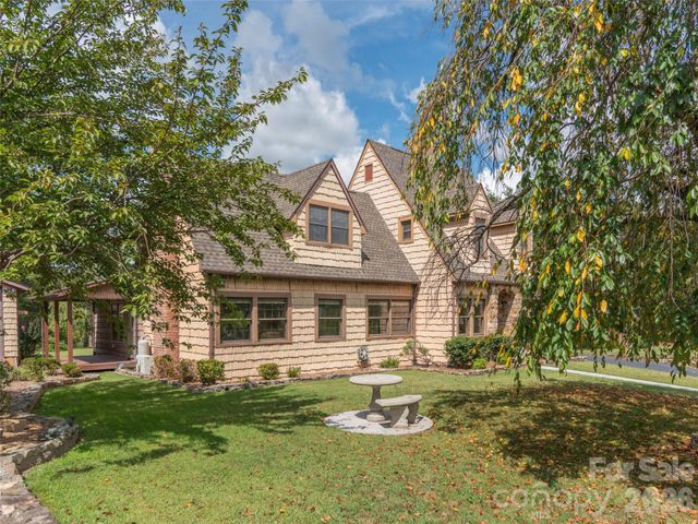 169 N Serpentine Avenue, Hot Springs, NC 28743