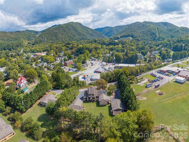169 N Serpentine Avenue, Hot Springs, NC 28743